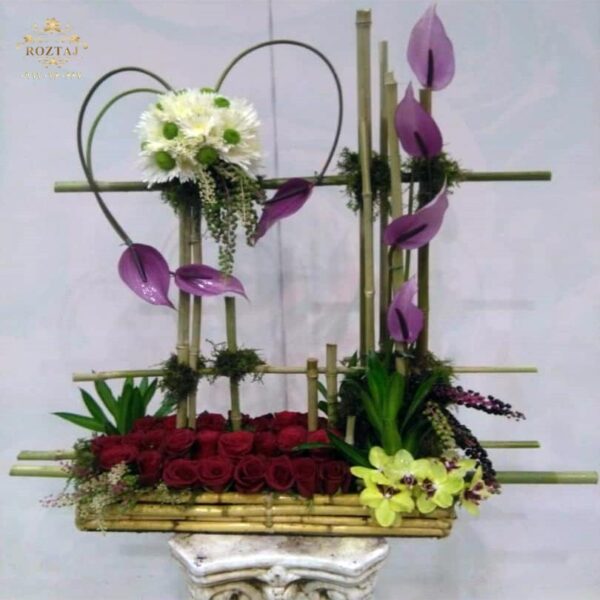 سبد گل فانتزی عاشقانه کوچک